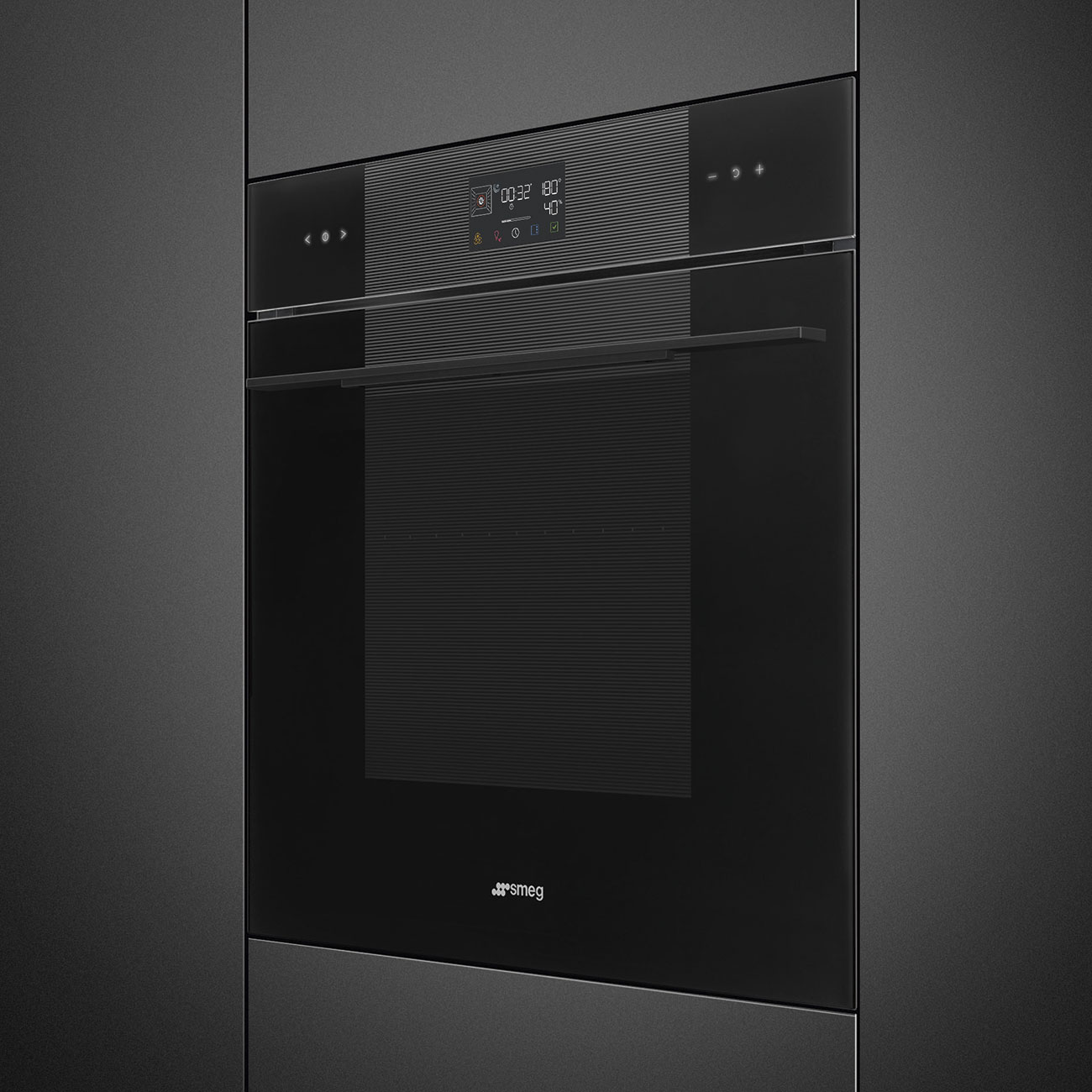картинка Электрический духовой шкаф с функцией пара Smeg SOP6102S2PB3 стекло Deep Black 