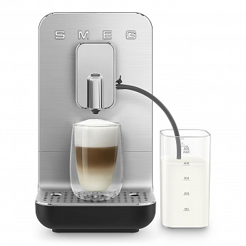 картинка Кофемашина Smeg BCC13BLMEU 